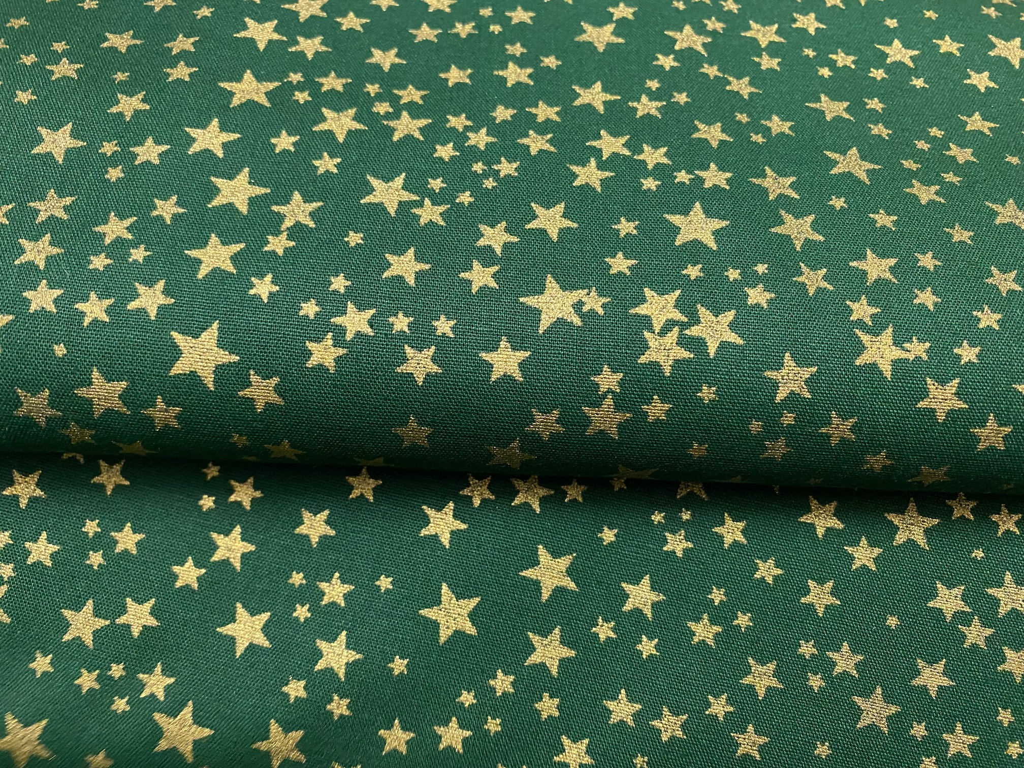 Weihnachtsstoff Goldene Sterne Grün