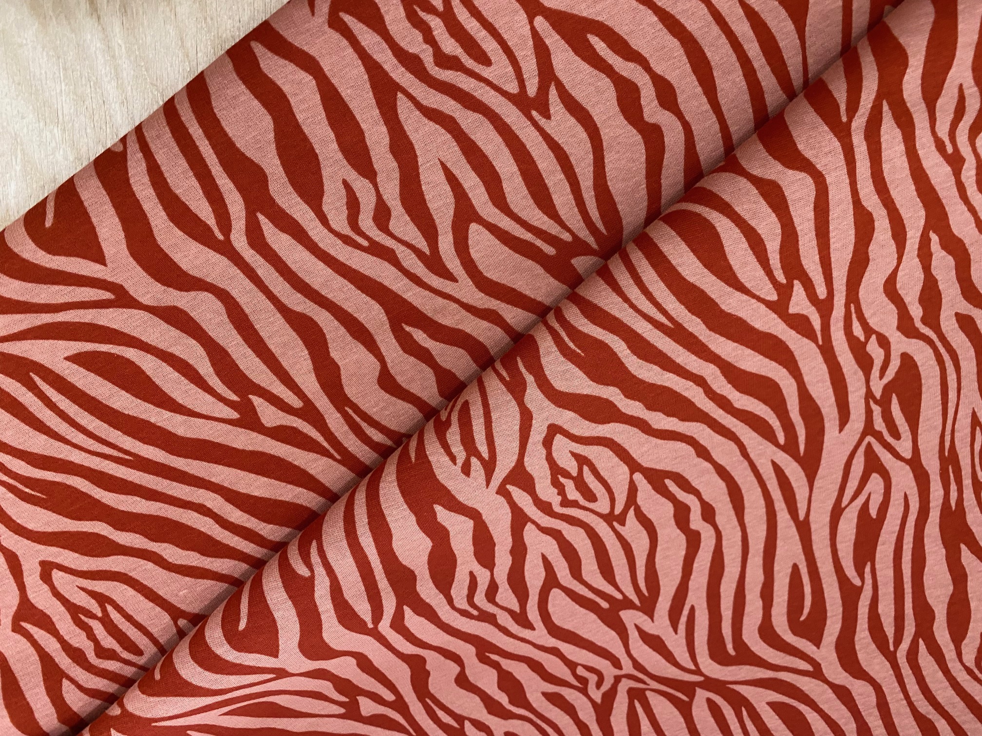 Sweatshirtstoff Zebra Orangerot Alpenfleece